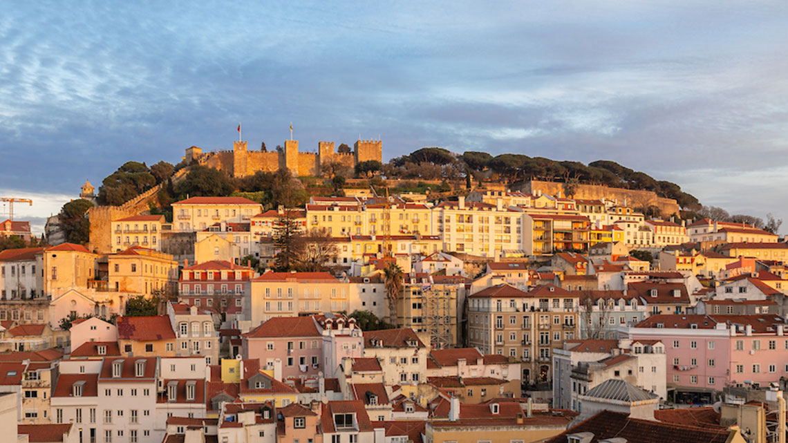Castello di São Jorge (2,7 km, 39 minuti a piedi)