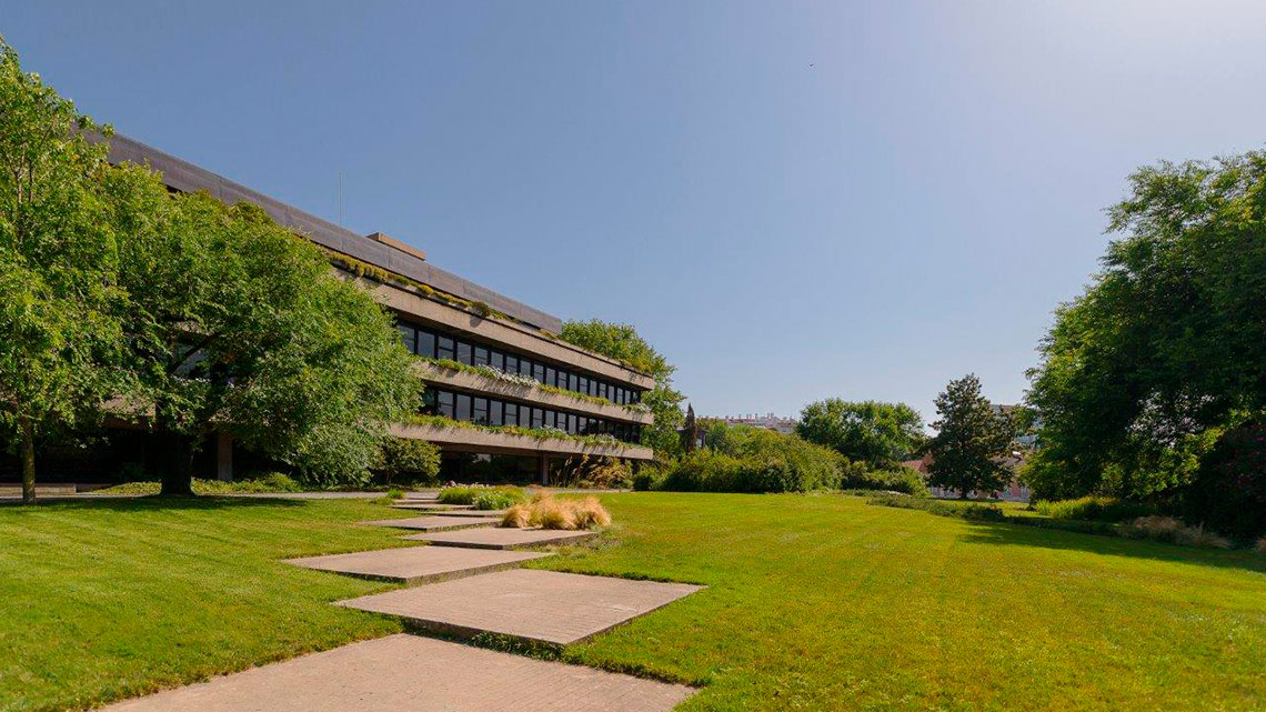 Jardim da Fundação Calouste Gulbenkian (1,2 km, 17 Minuten zu Fuß)