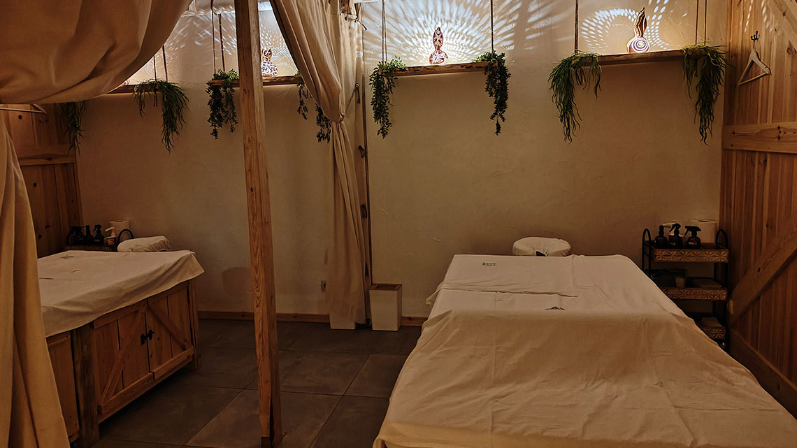Terra Heal Massage Temple (1,1 km, 14 minuti a piedi)
