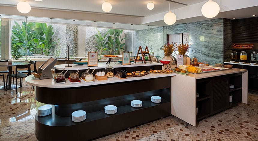 hf-fenix-garden-restaurant-breakfast-buffet.jpg