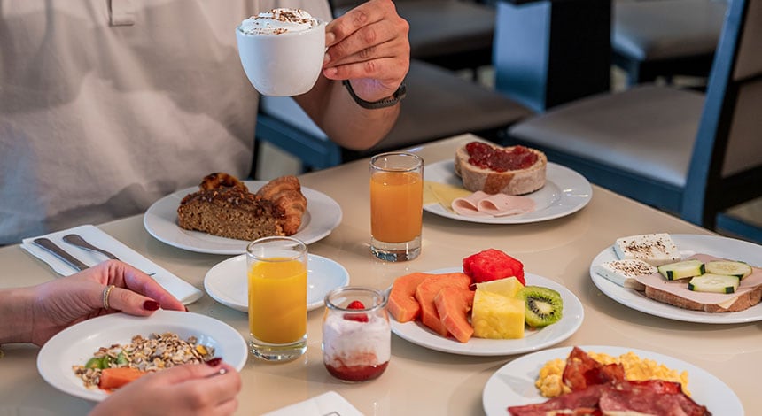 hf-fenix-lisboa-breakfast-table.jpg