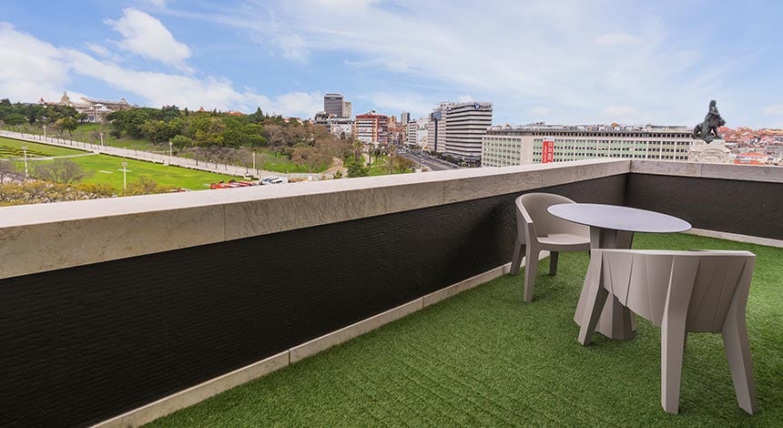 hf-fenix-lisboa-suite-premium-balcony.jpg