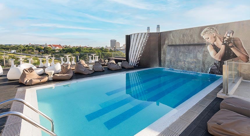 hf-fenix-music-rooftop-pool_1ix6z9sjkmdpi.jpg
