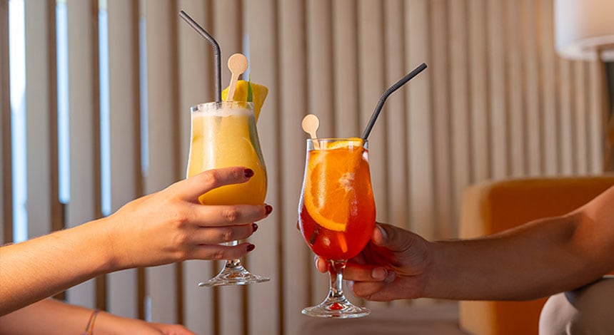 hf-fenix-urban-lobby-bar-cocktails.jpg