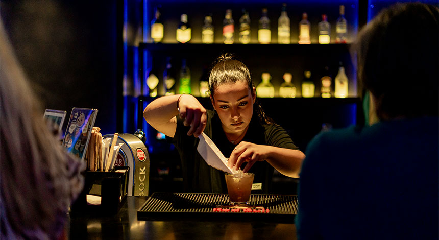 hf-ipanema-park-ontop-bartender.jpg