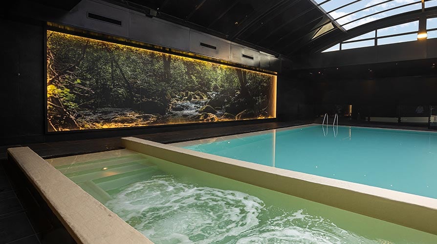 hf-ipanema-park-piscina-interior-jacuzzi.jpg