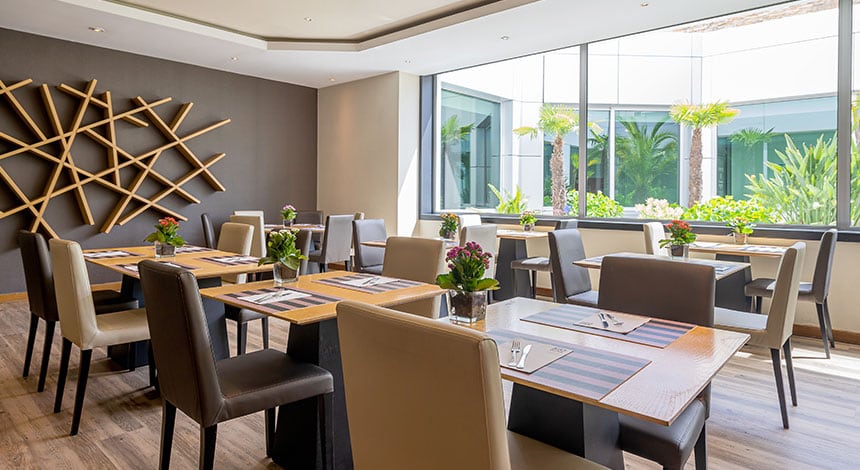 hf-ipanema-park-restaurant-breakfast.jpg